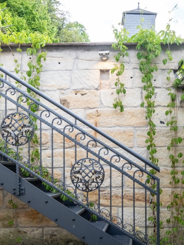 Au&szlig;enlounge & Innenhof-Oase